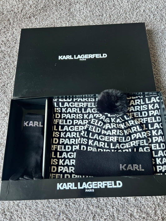 Karl Lagerfeld hat set